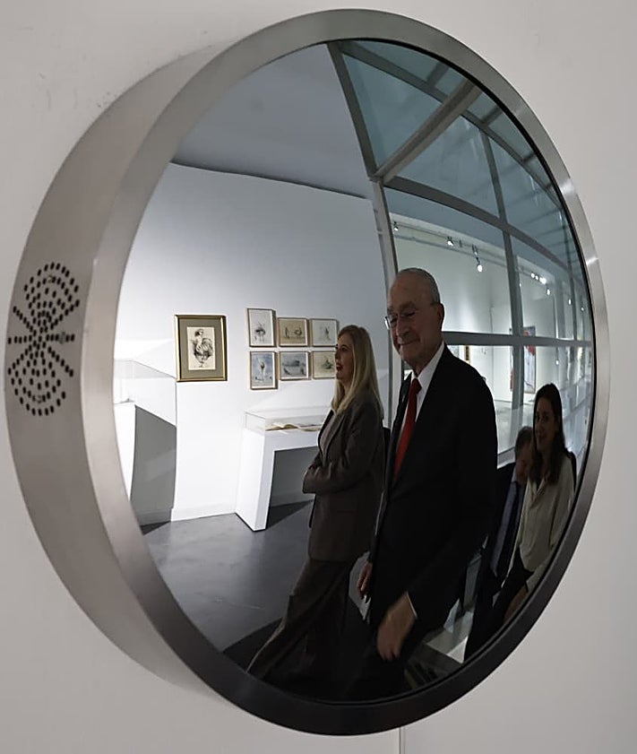 Imagen secundaria 2 - Dibujos de Pérez Estrada, junto a obras de Carmen Calvo y Pilar Albarracín.